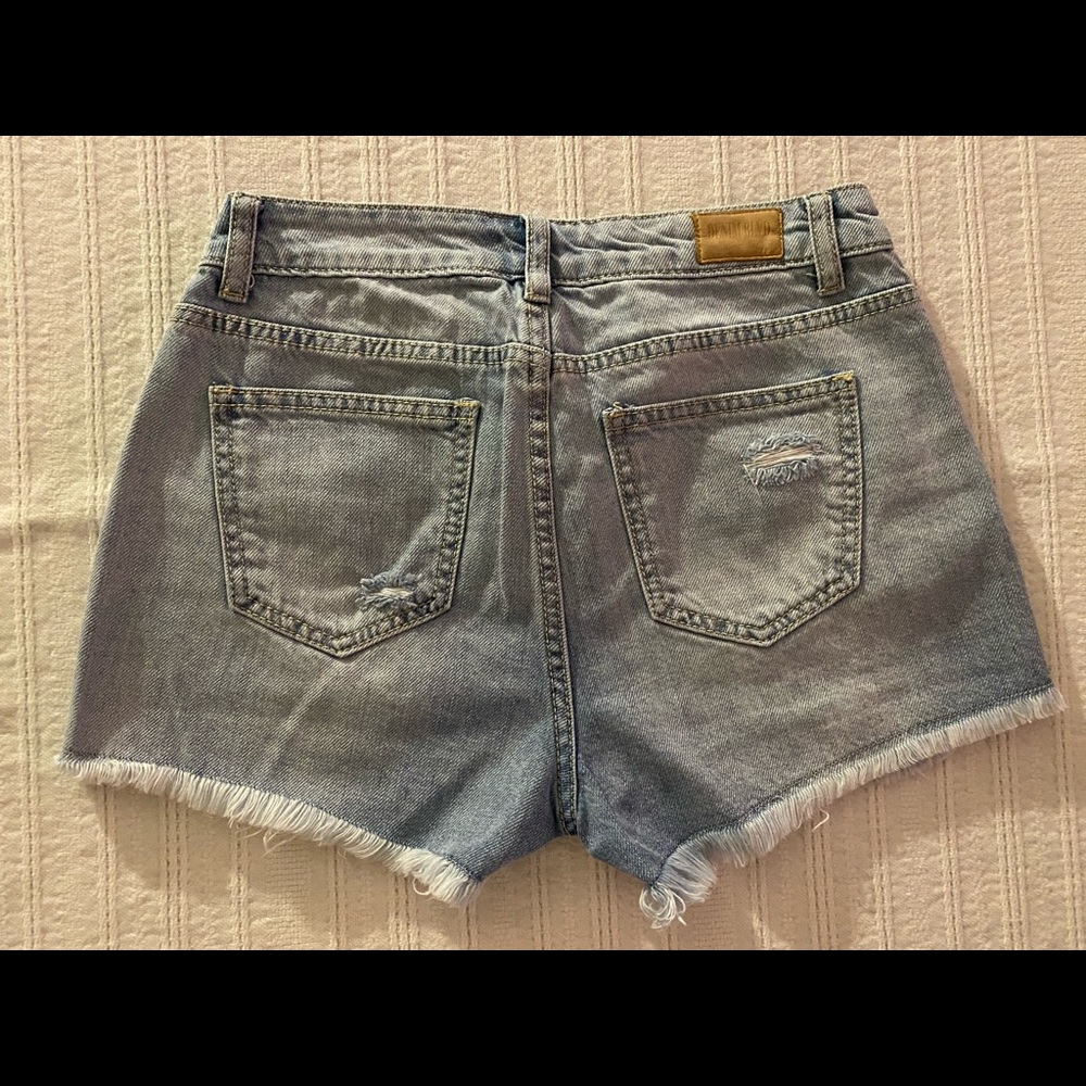 Shorts - Picture 2 of 3